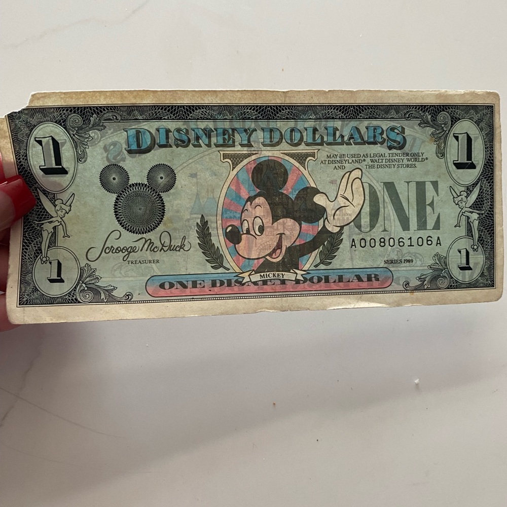 A total of four Disney currency $1 denominations 1987 and 1989 series - Picture 13 of 14